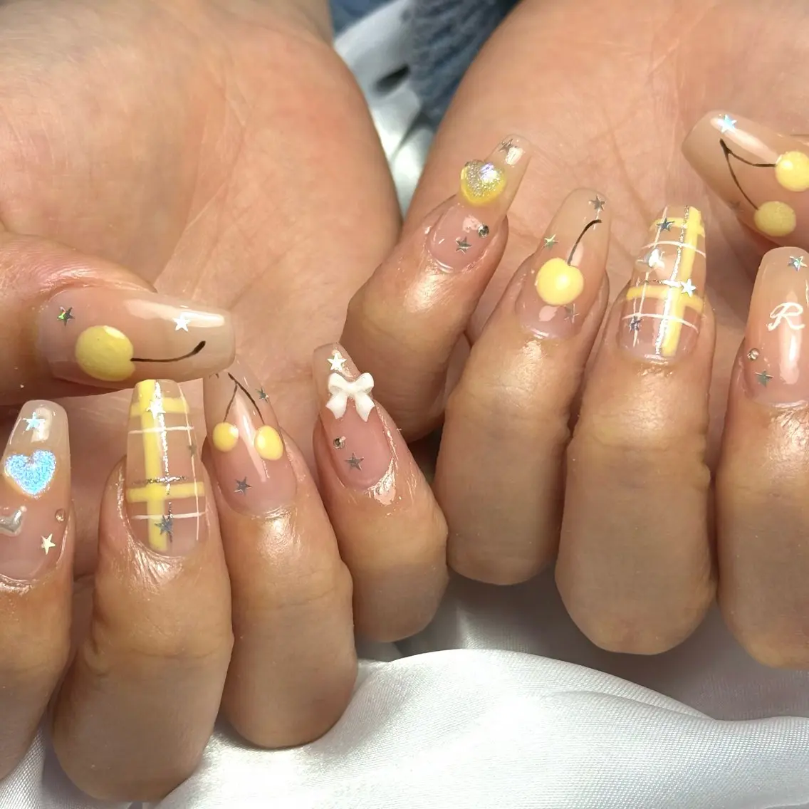 ネイル ガーリー 黄色 Ray nail natsu🎀のネイルデザイン