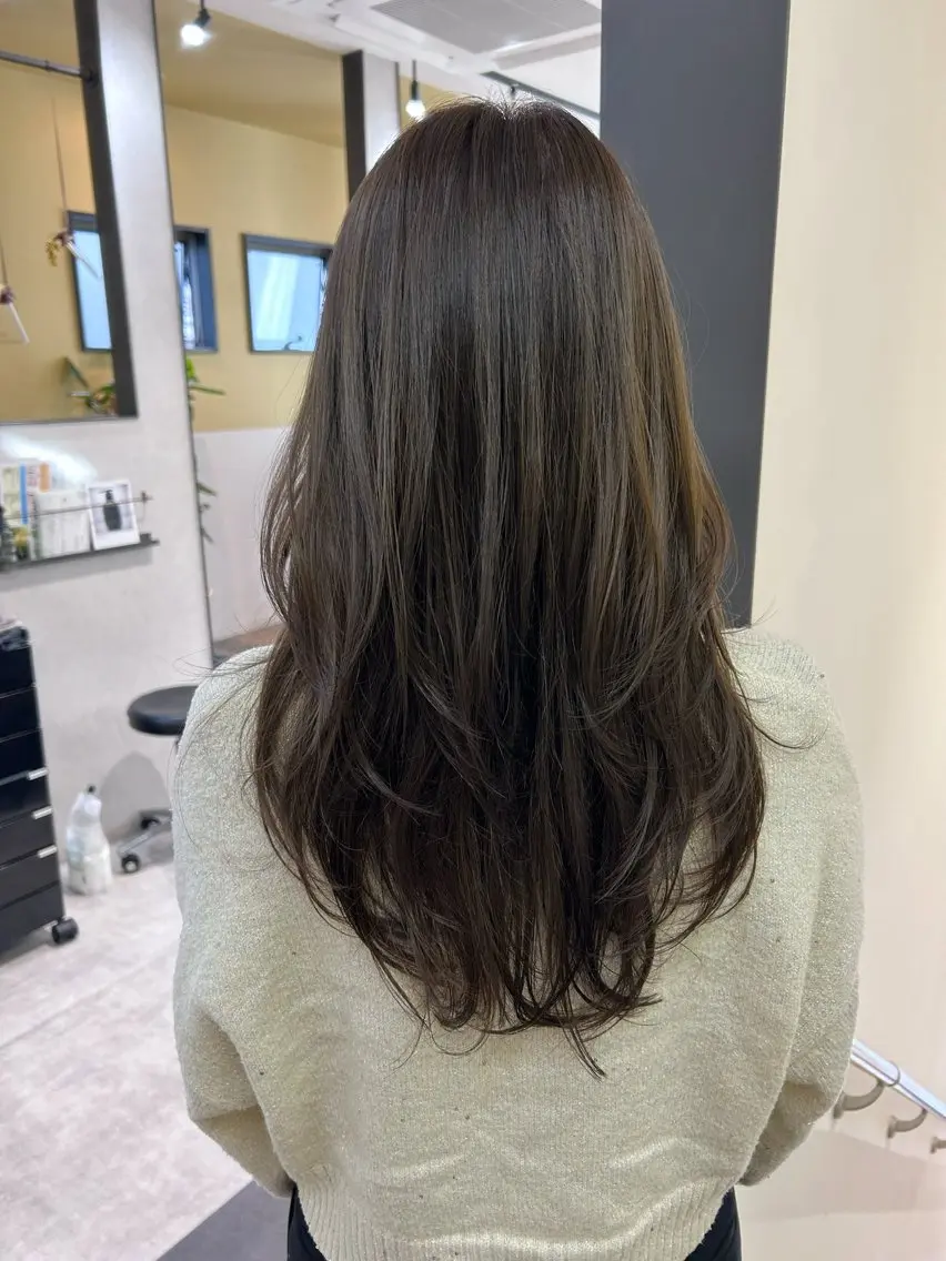 ロング カラー アッシュ アッシュグレー アッシュグレージュ ブリーチ 透明感カラー カット ヘアカラー トリートメント hubhair レイヤー/透明感のヘアスタイル