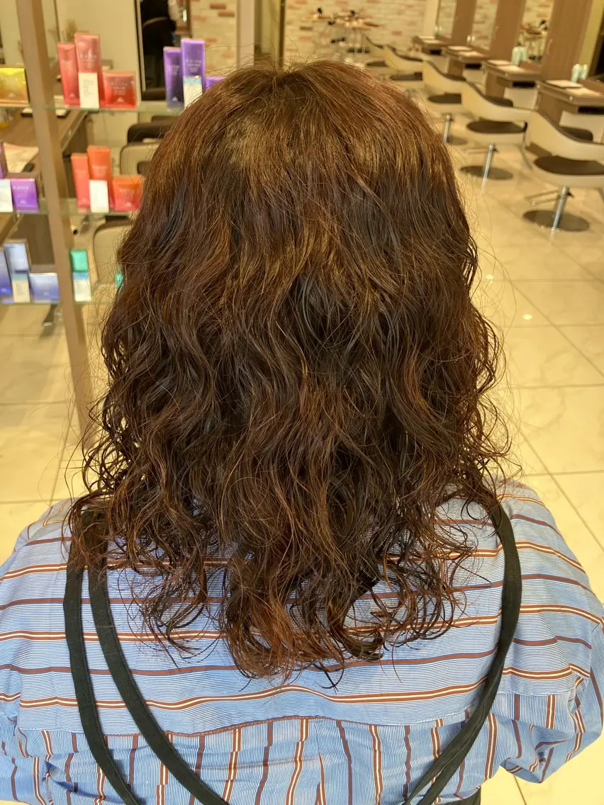 カラー パーマ ブラウンカラー ピンクカラー スパイラルパーマ ☂️Ash 新杉田☂️山本のヘアスタイル