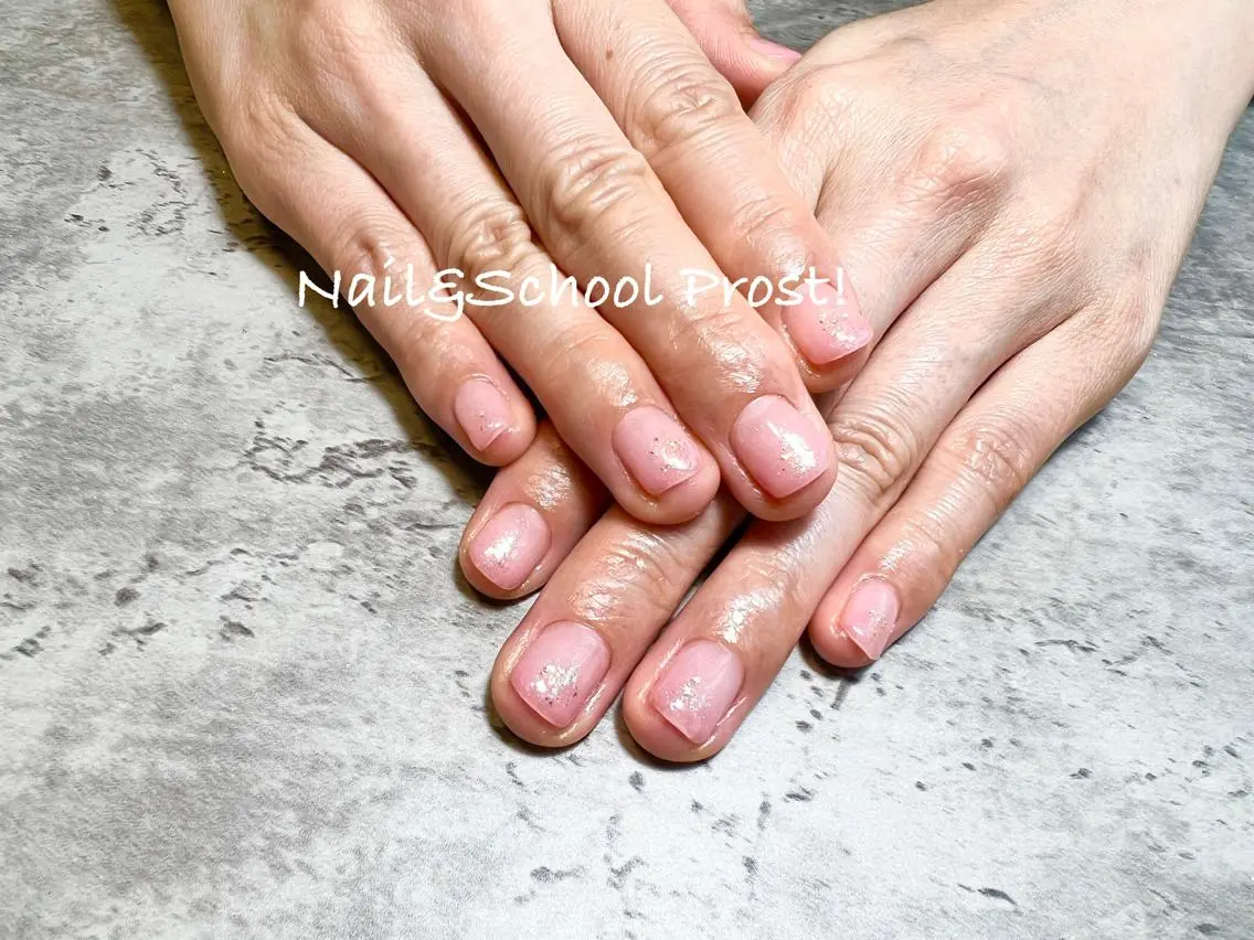 ネイル グラデーション ラメ(グリッター) シンプルネイル Nails Prost!のネイルデザイン
