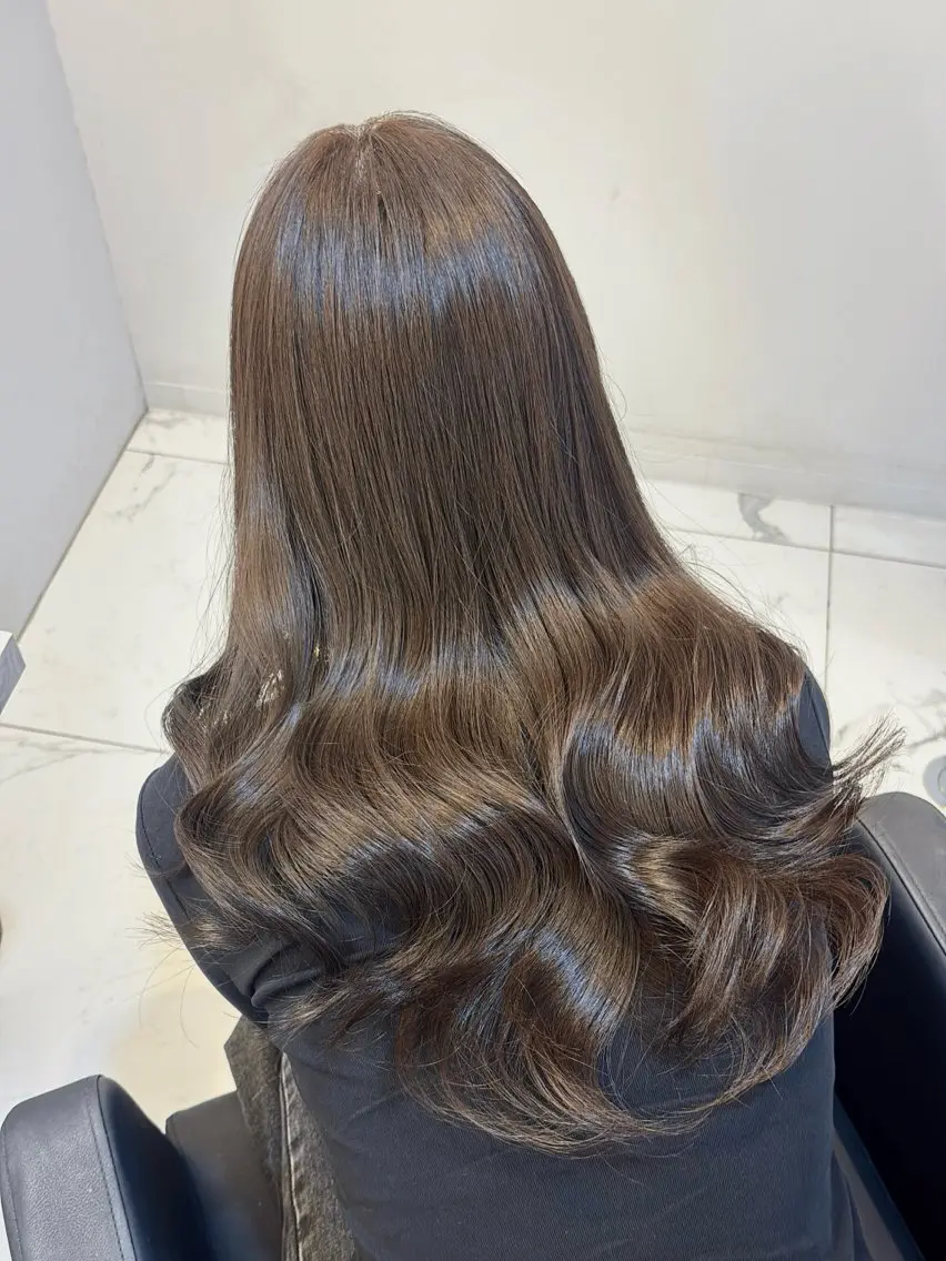 ロング ヘアカラー 𝐿𝑒𝑒 四ツ橋 𝑅𝐴𝑁𝐴のヘアスタイル