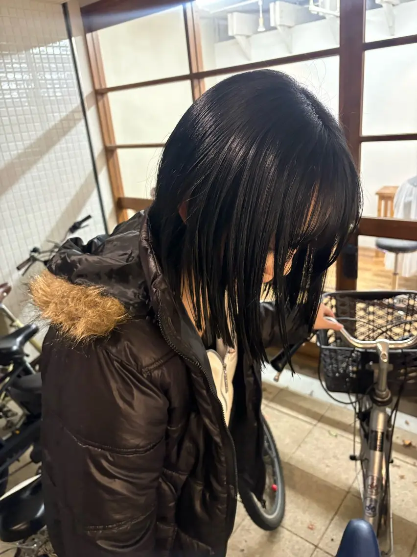 ショート カラー 切りっぱなしボブ 黒髪 ブルーカラー ブルーブラック ボブ カット ヘアカラー 大阪デザインカラー/ ショートカットのヘアスタイル