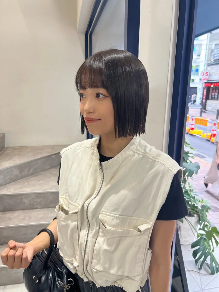 ショート カラー 切りっぱなしボブ ベージュカラー フォギーベージュ ボブ 村山 豪歩のヘアスタイル