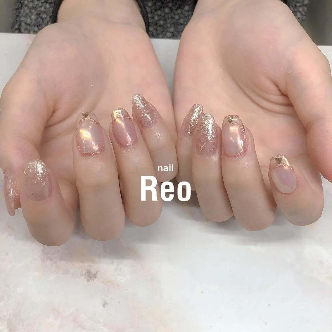 ミディアム ネイル ハンドネイル Blowe ニュアンスのネイルデザイン