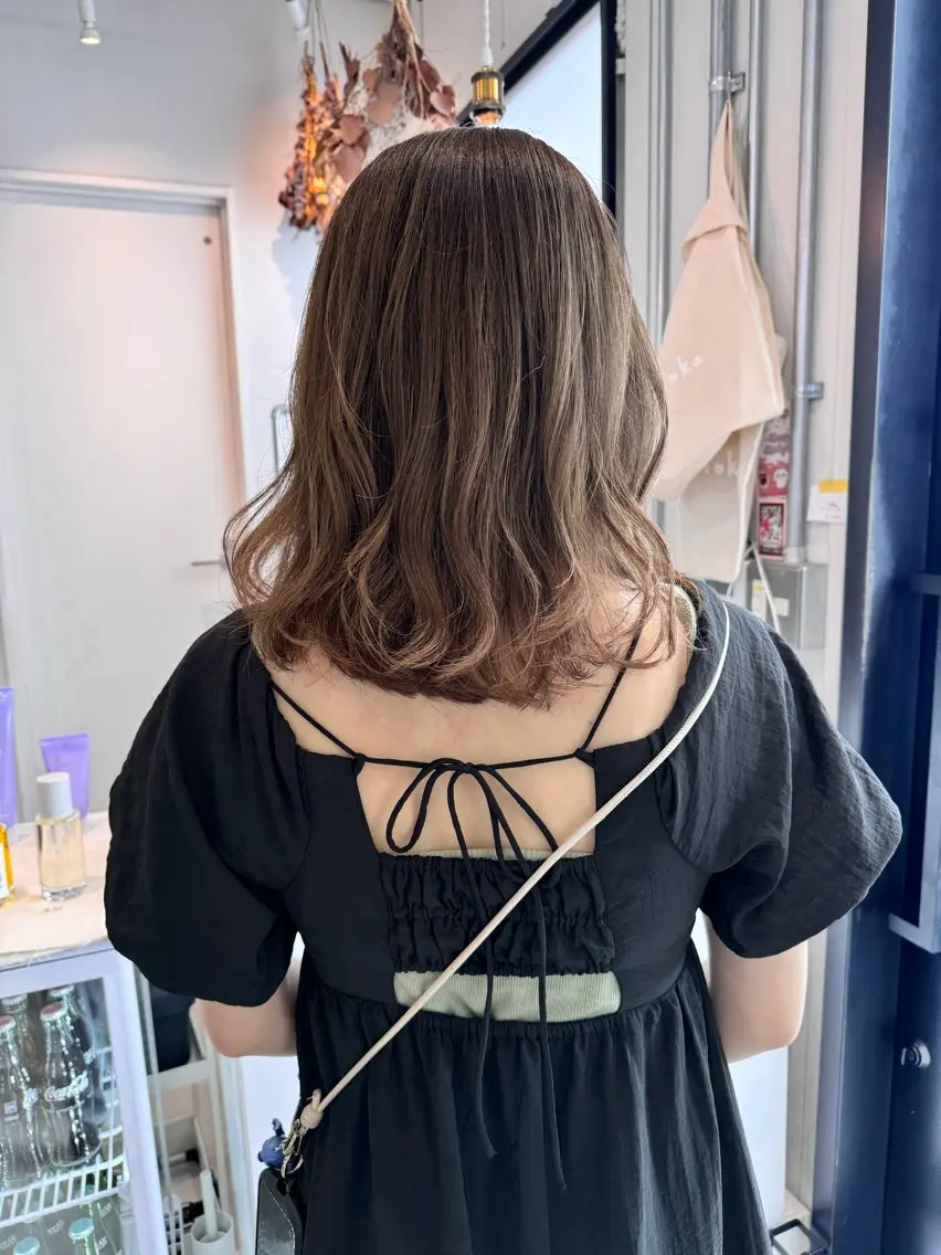 ミディアム カラー カット 松坂 真衣のヘアスタイル