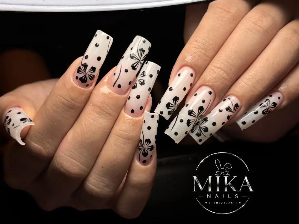 ネイル アートネイル チークネイル ドット フットネイル フレンチネイル ハンドネイル Mika Nailsのネイルデザイン