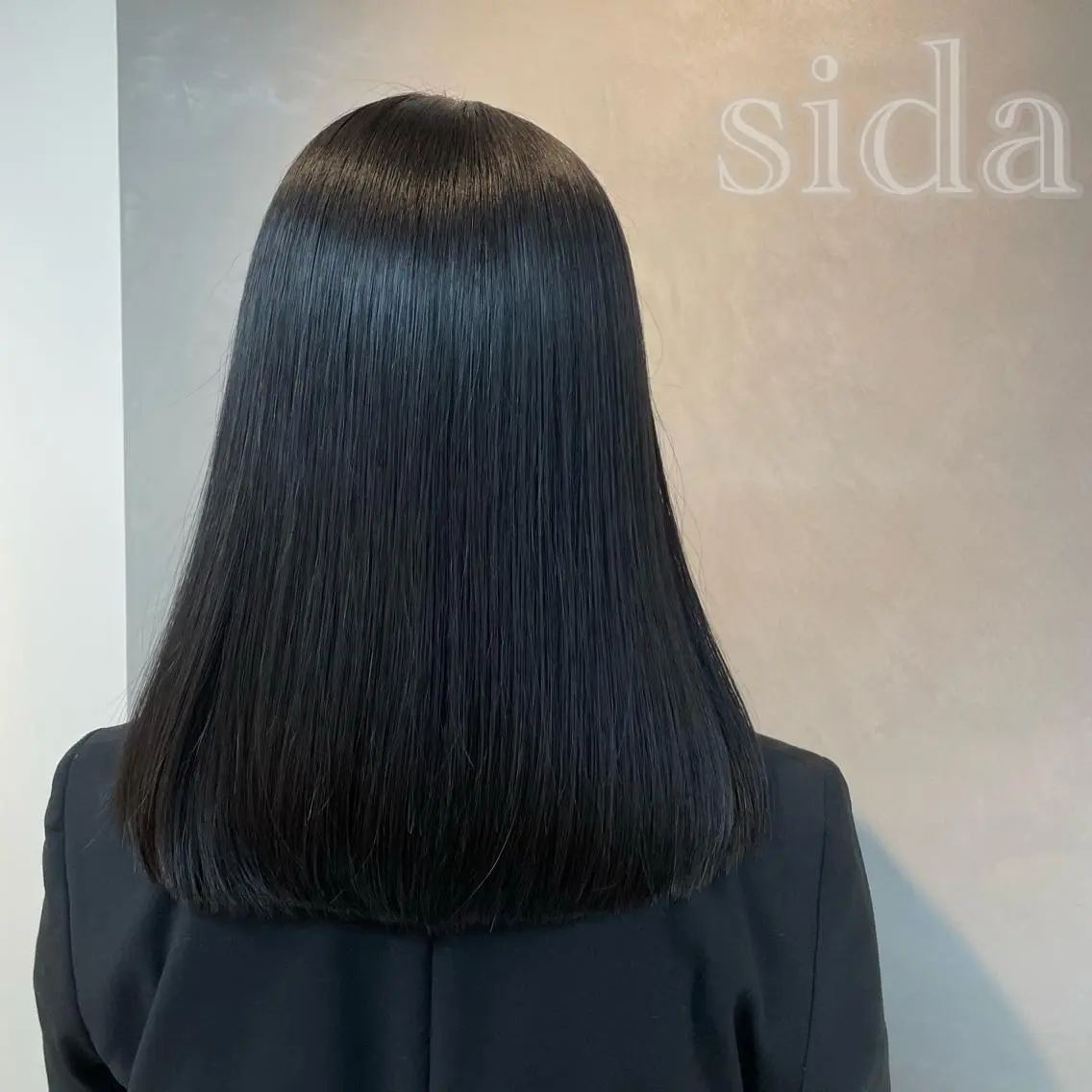 ミディアム 西村 真夜のヘアスタイル