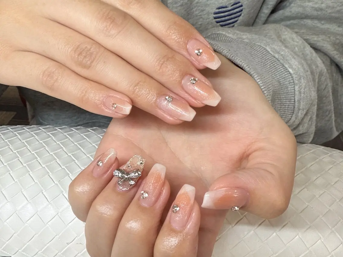 ネイル 長さ出し フットネイル フレンチネイル ジェルネイル ガーリー ハンドネイル NYネイルサロン 千葉中央店のネイルデザイン