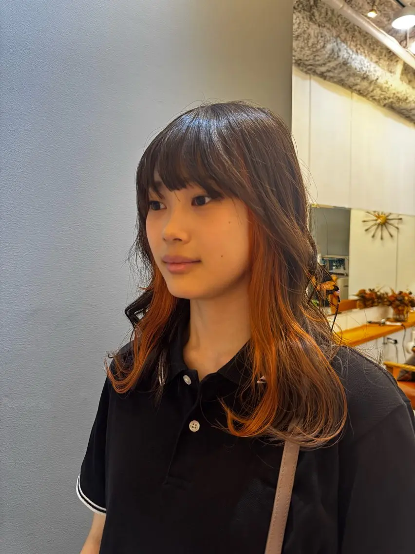 《初めての方、minimo限定価格　女性のみ🌛》cut＋インナーカラー（耳周りのみ）の写真