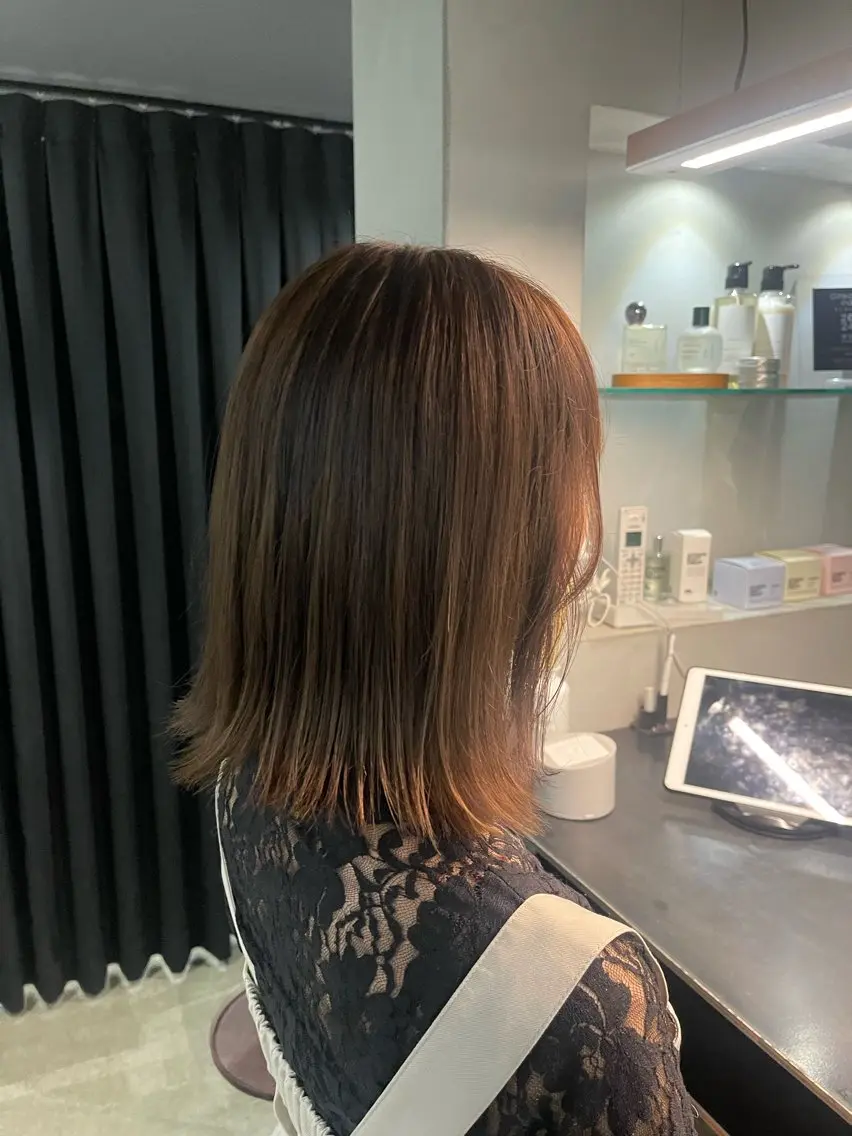 ミディアム カラー ベージュカラー ブリーチ モカベージュ ブリーチなしカラー ヘアカラー inchelsea ririkaのヘアスタイル