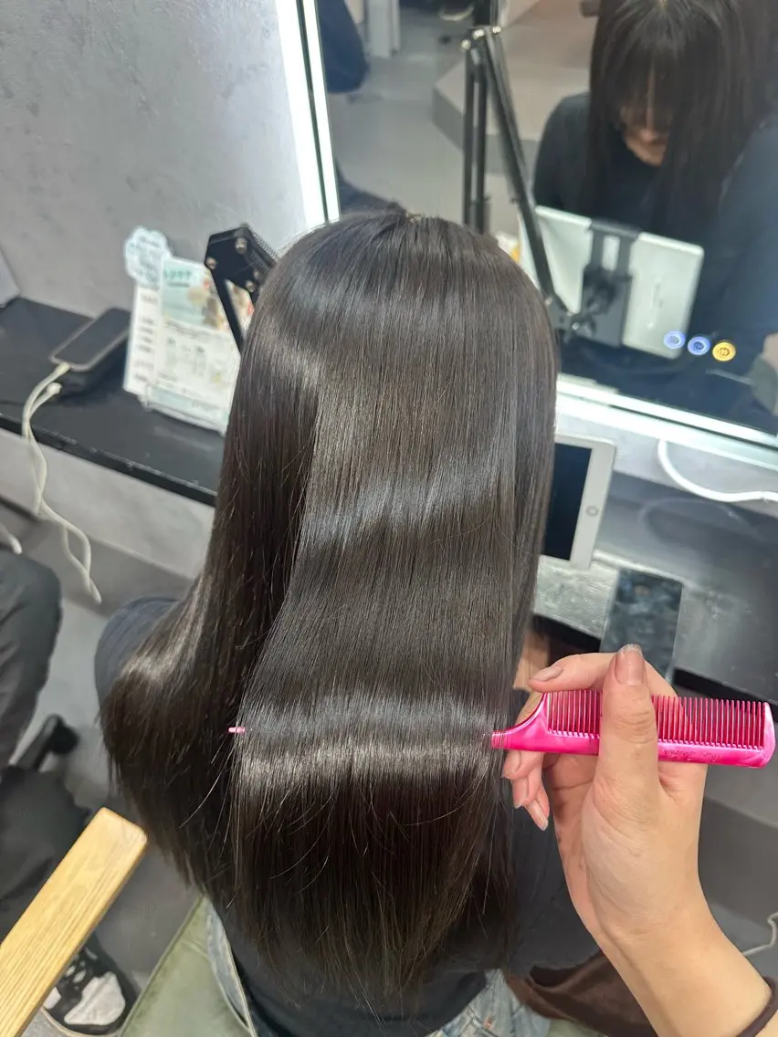 ロング ヘアカラー トリートメント 出崎 風果のヘアスタイル