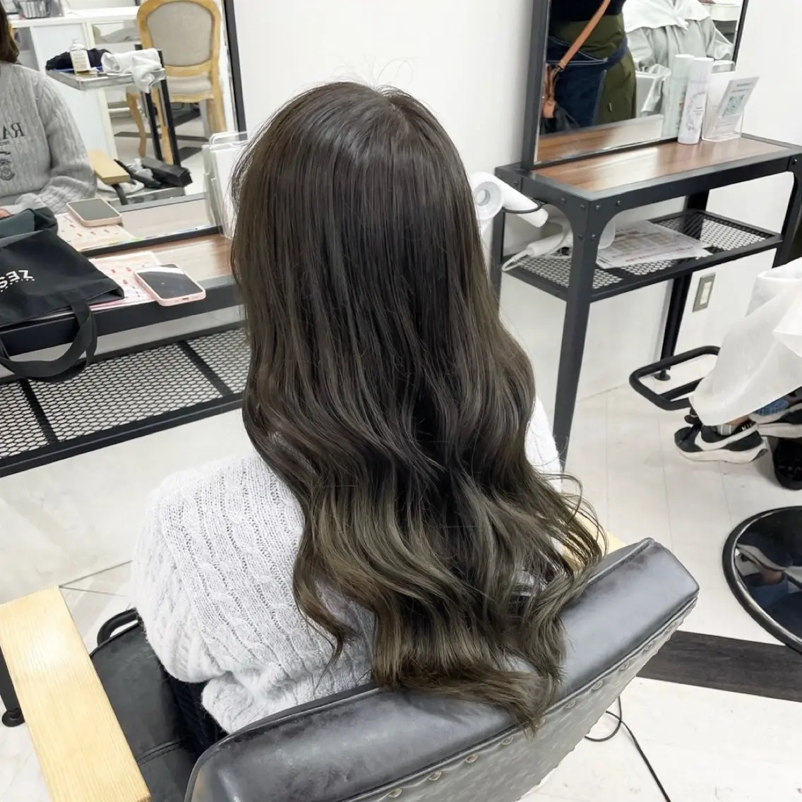 ロング カラー パーマ ヘアアレンジ メンズ グレージュ オリーブグレージュ オリーブグレー mona/ ストレートスタイル✨のヘアスタイル