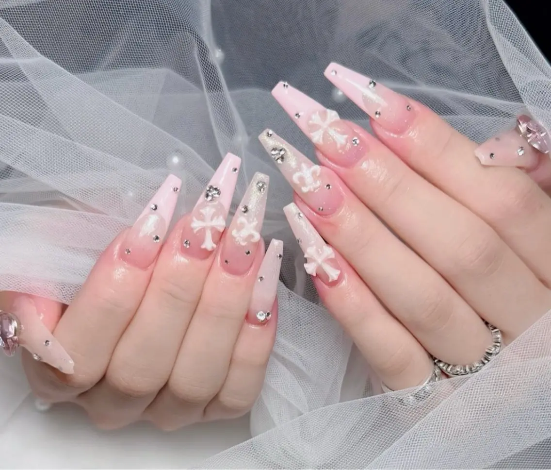 ネイル アートネイル ボルドー フレンチネイル ジェルネイル 氷ネイル・うるうるネイル ハンドネイル Julie NailSalonのネイルデザイン