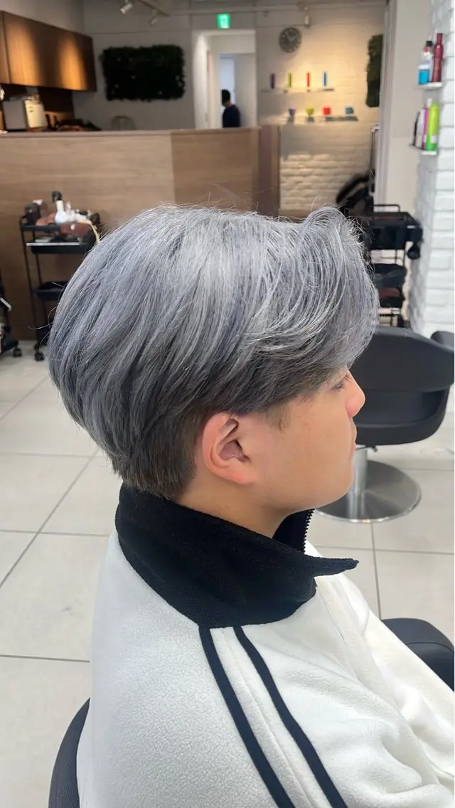 ショート カラー ブリーチ シルバー カット ヘアカラー トリートメント ヘッドスパ 透明感【カラー支持率 No.1】リノ🪐のヘアスタイル