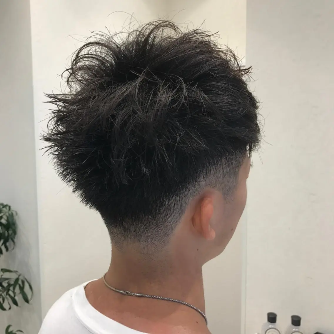 ショート カラー パーマ メンズ フェードカット 刈り上げ 外国人風カラー ショートヘア Vir by browのヘアスタイル