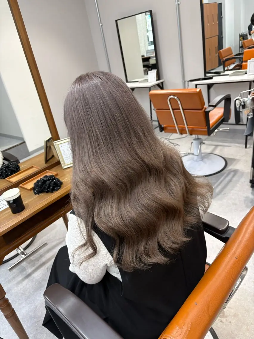 ロング ヘアカラー 黒川 綾音のヘアスタイル