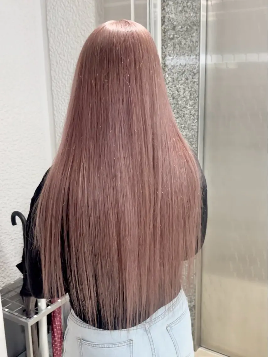 ロング カラー 🖤ハイトーン× レイヤー🖤SARAのヘアスタイル