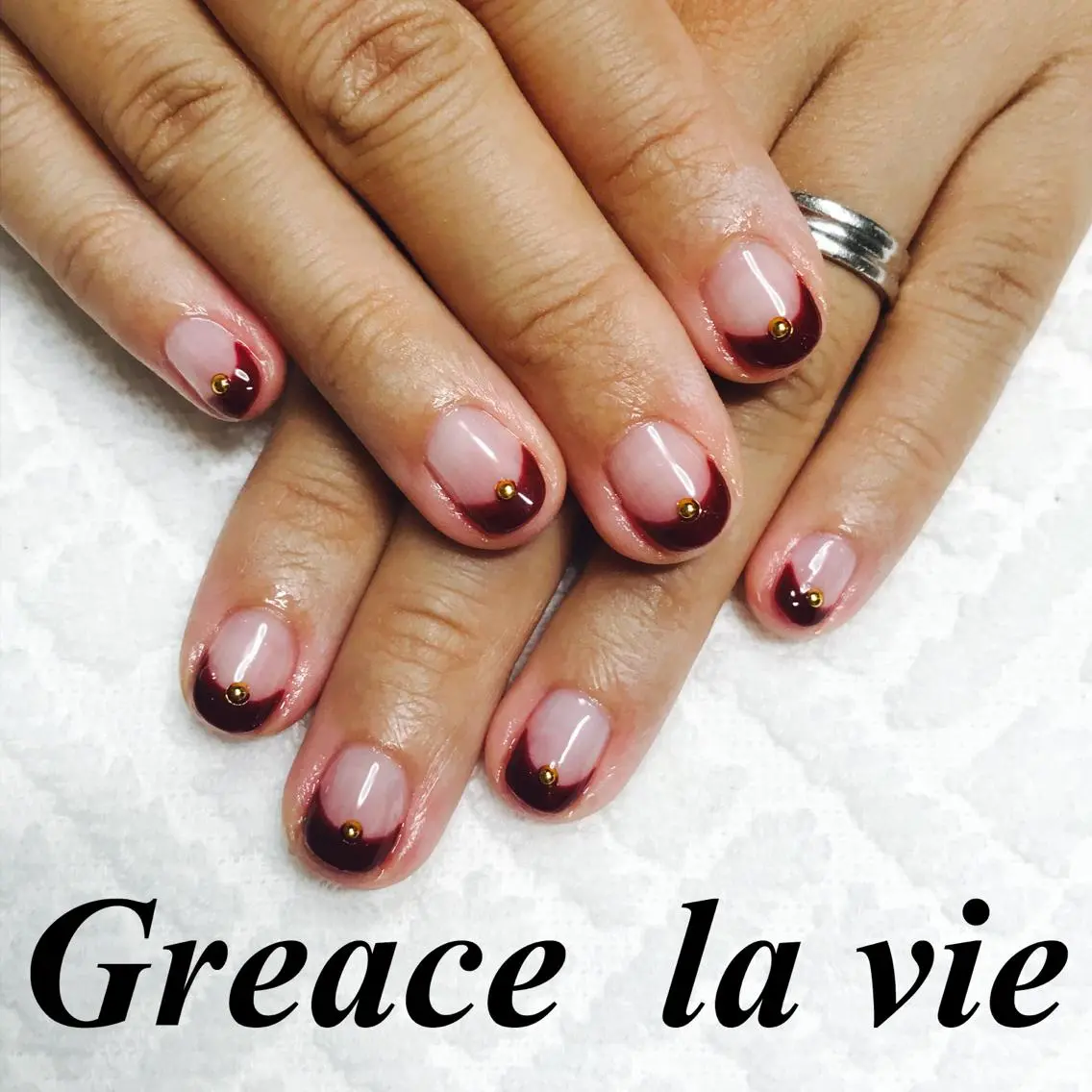 ショート カラー パーマ ヘアアレンジ キッズ ネイル マツエク・マツパ フレンチネイル シンプルネイル Greace  la vieのネイルデザイン