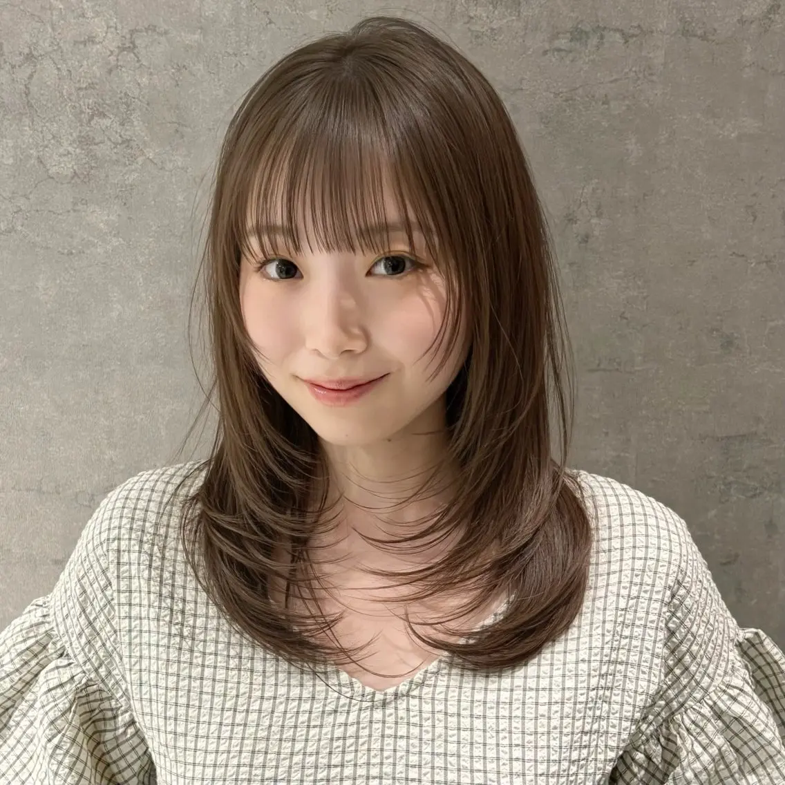 セミロング カラー ベージュカラー ブリーチ 透明感カラー ダブルカラー グレージュ カット ヘアカラー トリートメント shun/ブリーチ なしダブルカラーのヘアスタイル