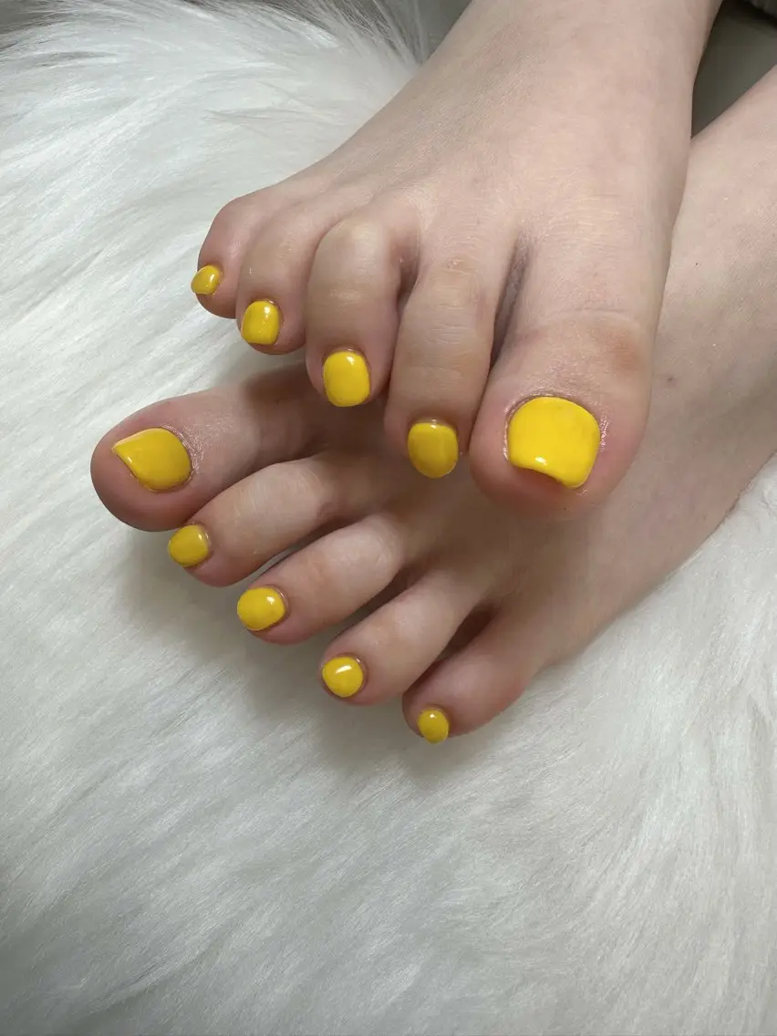 ネイル 黄色 小澤 瑠菜のネイルデザイン