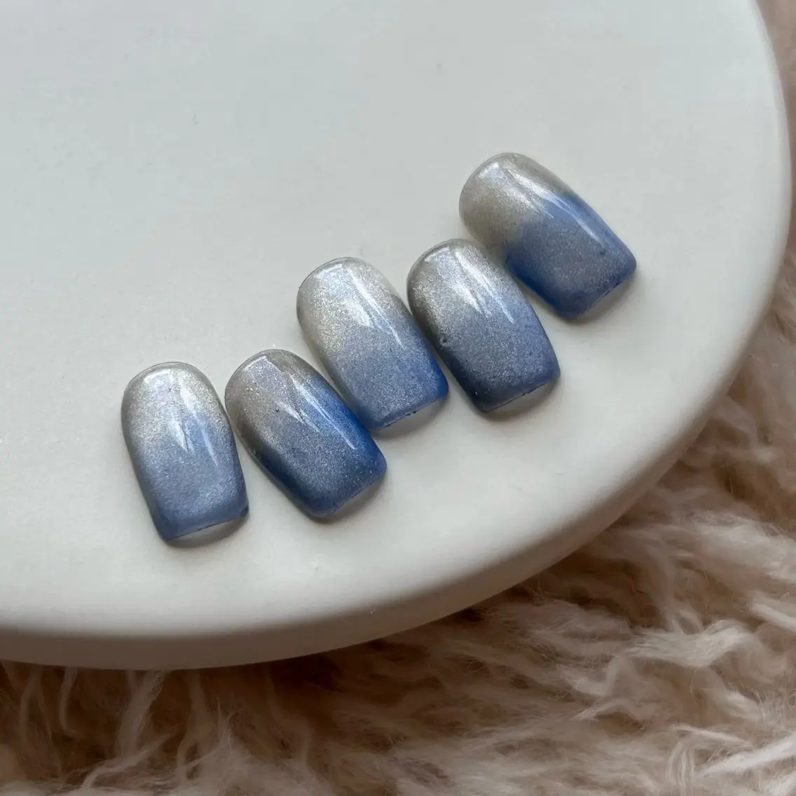 ネイル ブルー グラデーション マグネットネイル シルバー nailsalon kiii'sのネイルデザイン