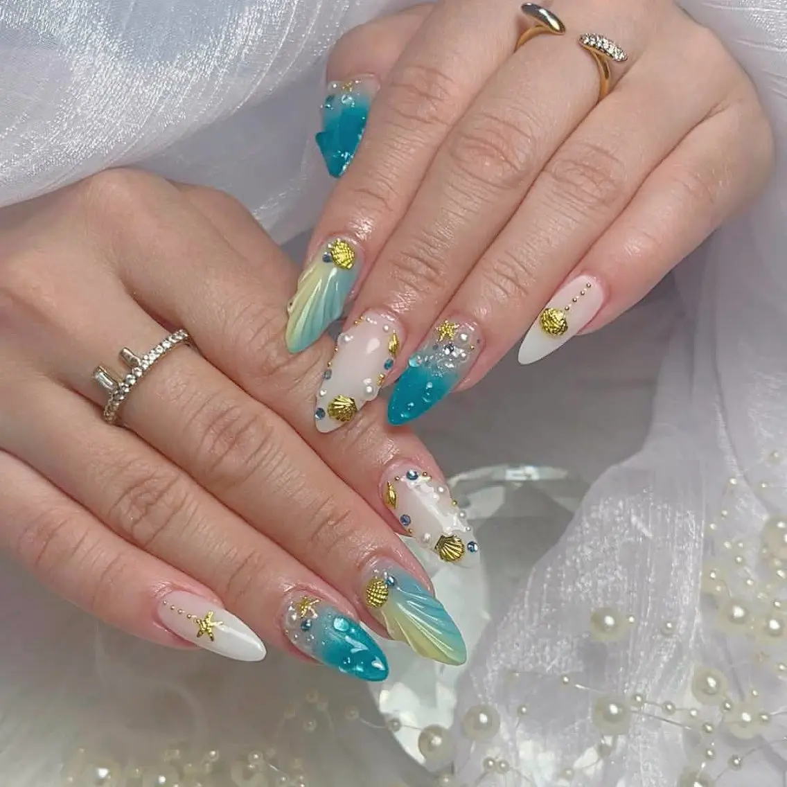 ネイル オーロラネイル クリアネイル 成人式 フラッシュネイル ジェルネイル ハンドネイル Amee Nail Salonのネイルデザイン