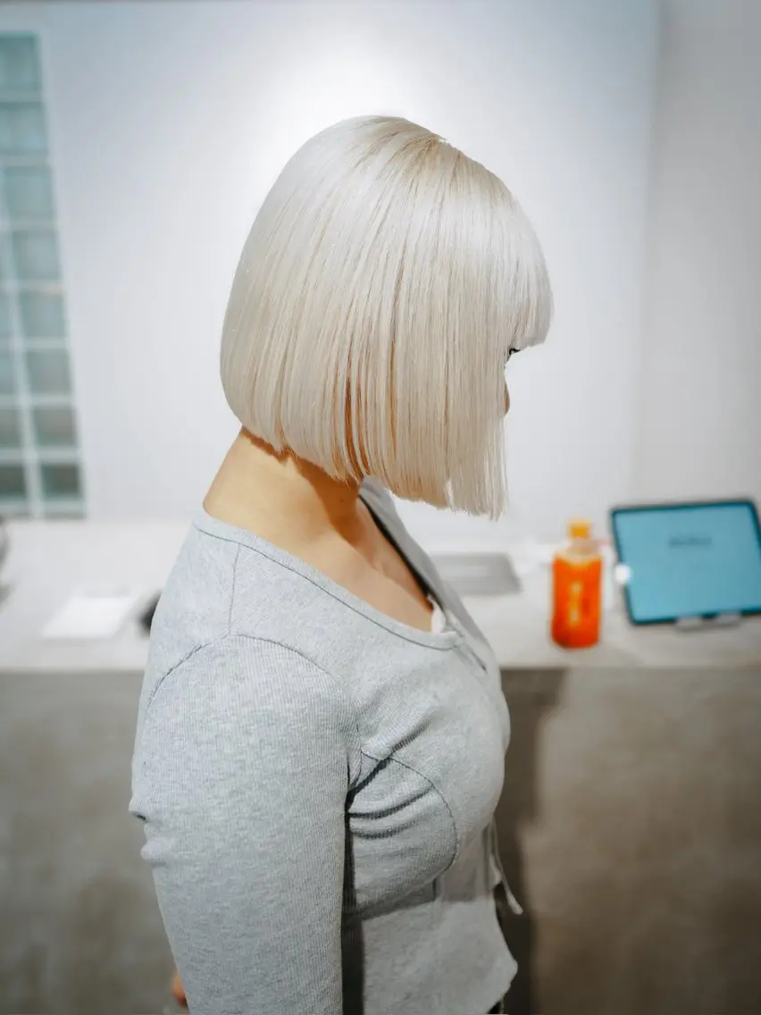 ショート カラー ブリーチ ケアブリーチ ダブルカラー ハイトーンカラー ボブ ヘアカラー トリートメント 鈴木/ボブ/ ベージュ/ピンクのヘアスタイル