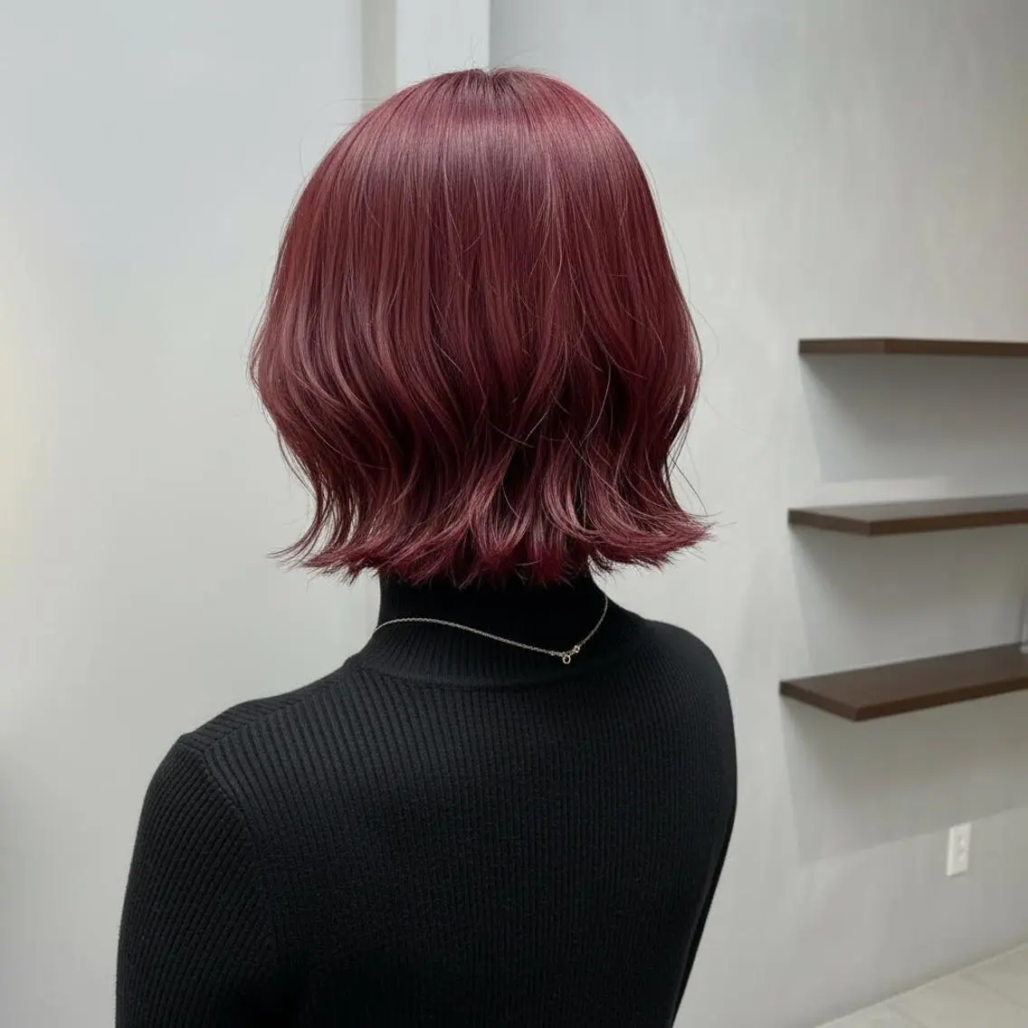 ミディアム 💕透明感赤味カラー ぱっつんボブ🩷のヘアスタイル