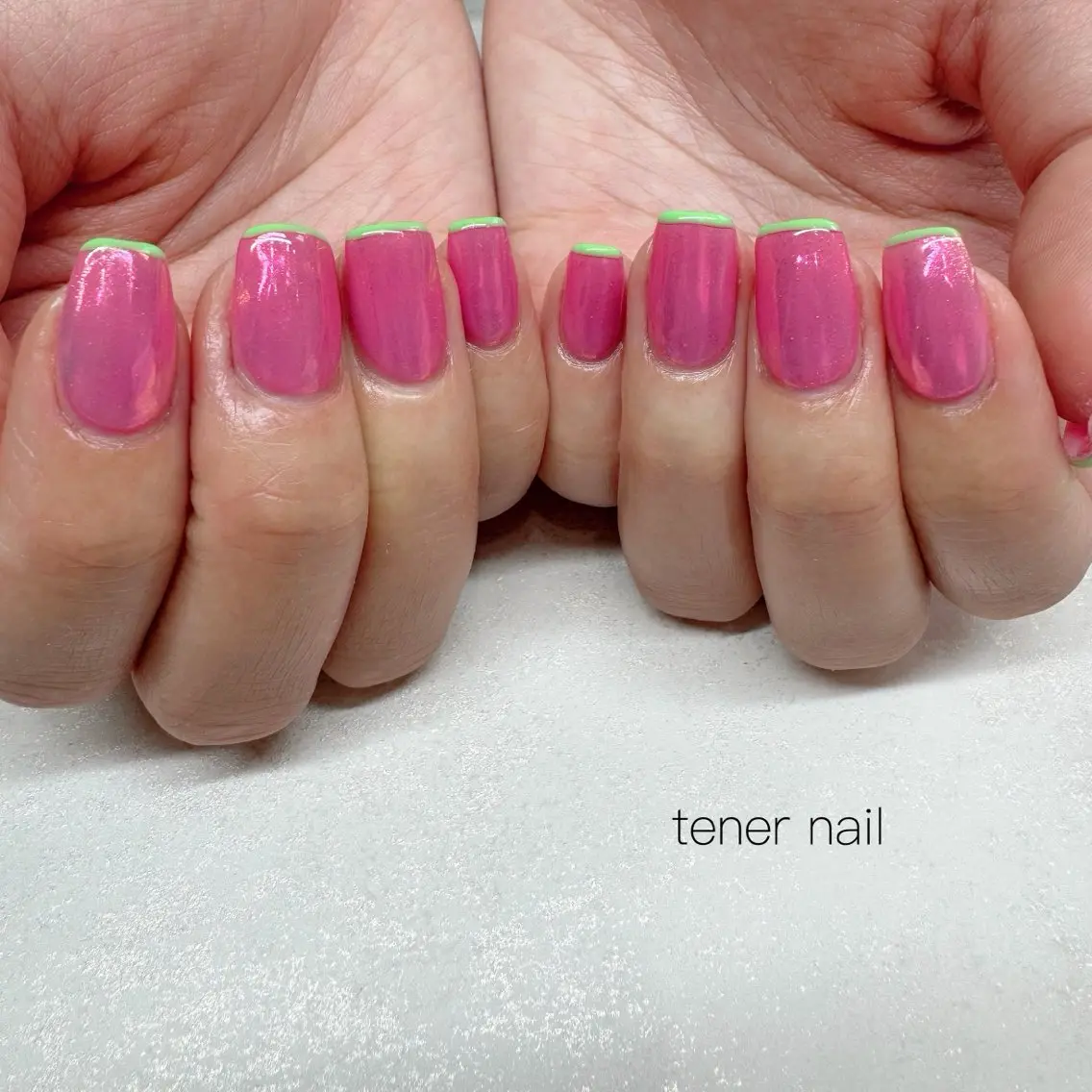 ネイル オーロラネイル フレンチネイル グリーン ピンク ハンドネイル テネルネイル tener nailのネイルデザイン