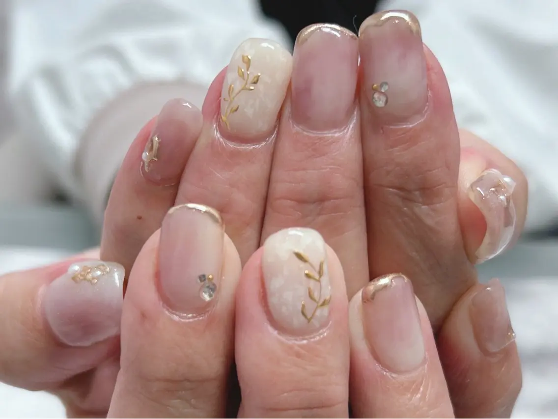 ネイル ニュアンスネイル ハンドネイル ネイルサロン KURIKINDIのネイルデザイン