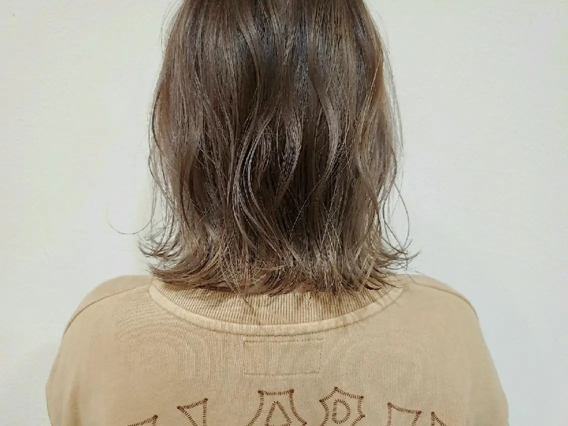 ミディアム カラー ヘーゼル ハイライトカラー 外国人風カラー ハイライト パ ルのヘアスタイル