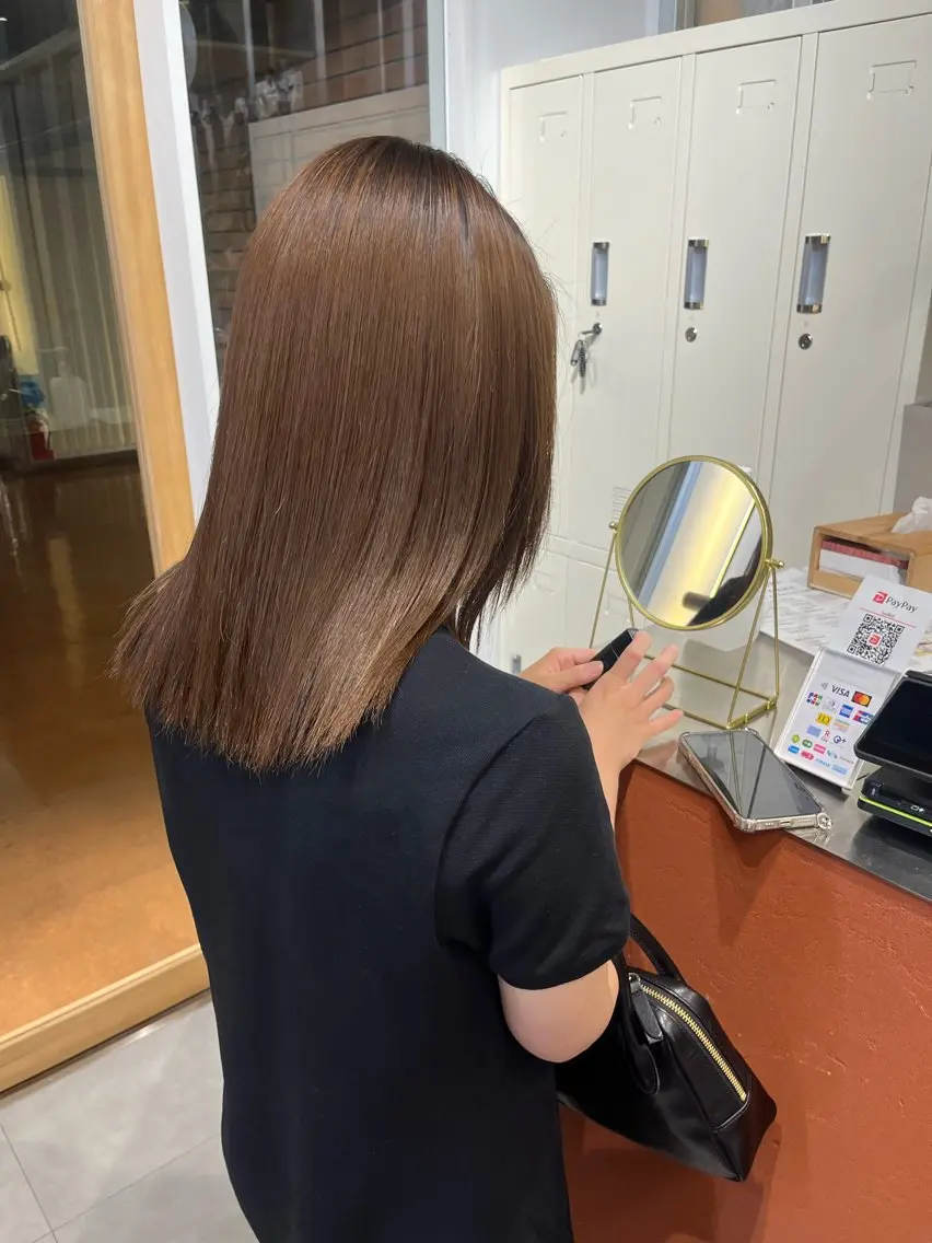 ミディアム カット 縮毛矯正 トリートメント ブリーチなしカラー /ベージュカラーのヘアスタイル