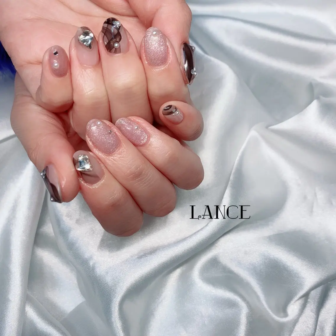 ネイル オーロラネイル フレンチネイル キラキラネイル 韓国ネイル ニュアンスネイル ハンドネイル Lance nailのネイルデザイン