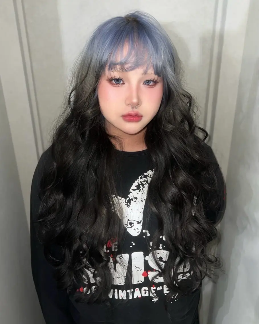 ロング ヘアカラー ハイトーン デザインカラーのヘアスタイル