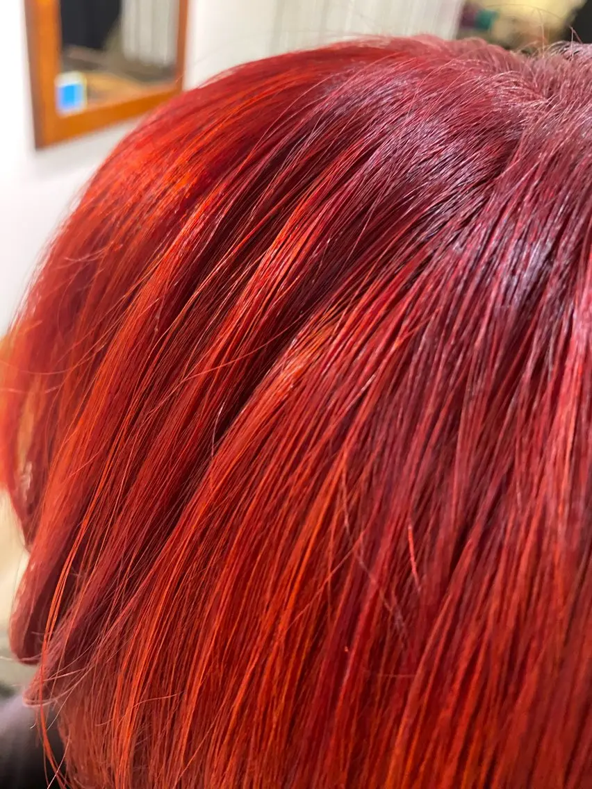 ミディアム カラー ブリーチ レッドカラー ウルフカット ヘアカラー 艶カラー、パーマ 祥一朗 WAWAのヘアスタイル