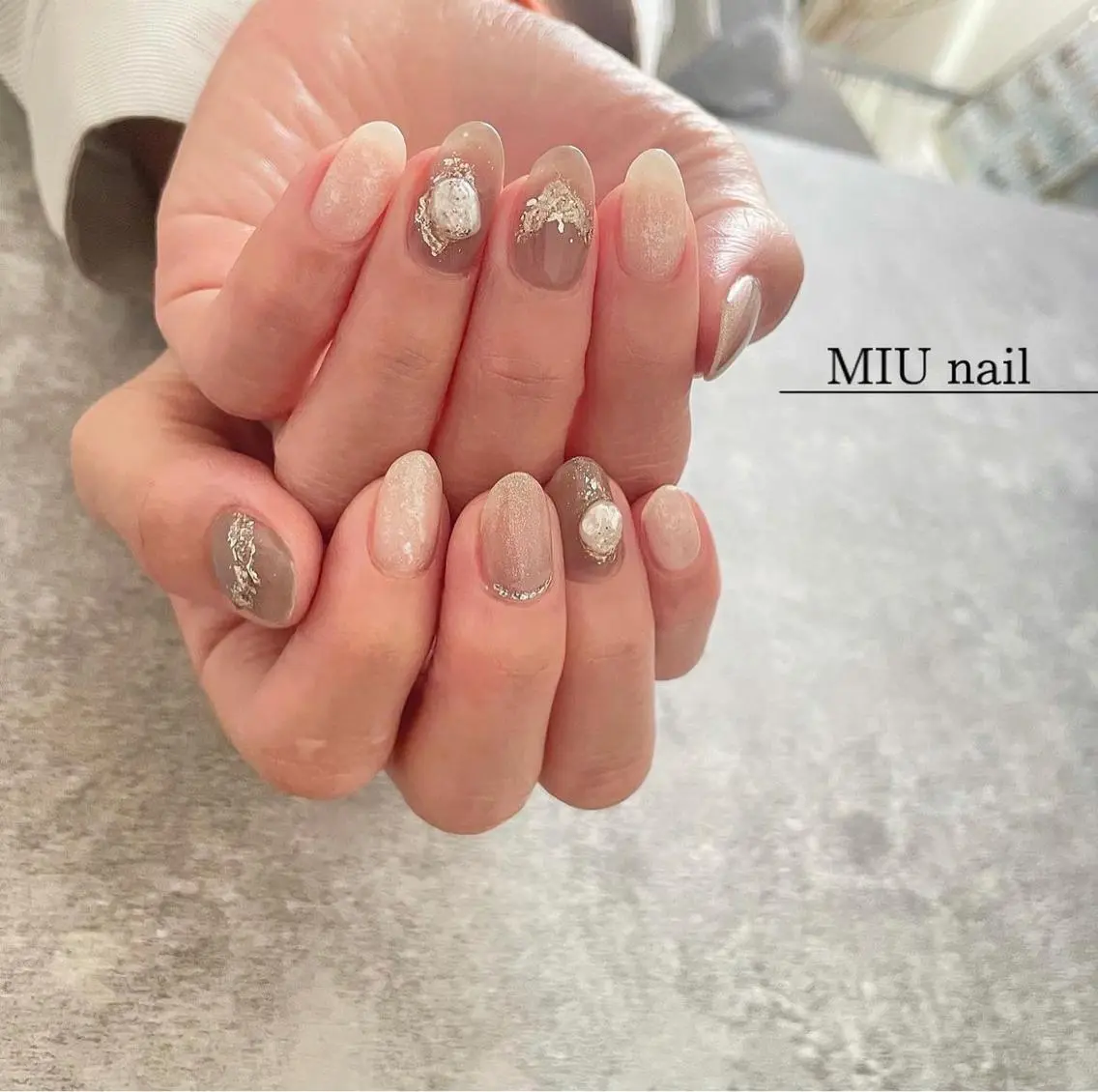 ネイル ブラウン ジェルネイル キラキラネイル 大理石ネイル(マーブル) ニュアンスネイル ハンドネイル MIU 　nailのネイルデザイン