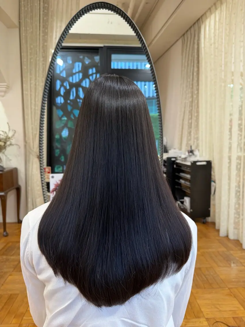 ロング 縮毛矯正 ツヤ髪💫髪質改善 透明感カラー仁平創太のヘアスタイル