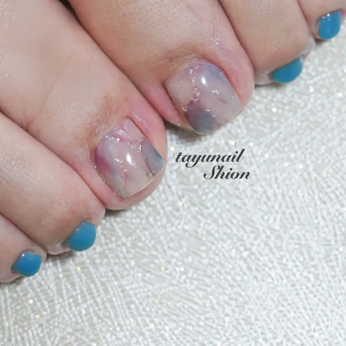 ネイル アートネイル ブルー フットネイル ジェルネイル ニュアンスネイル ネイルサロン 【たゆnail】のネイルデザイン