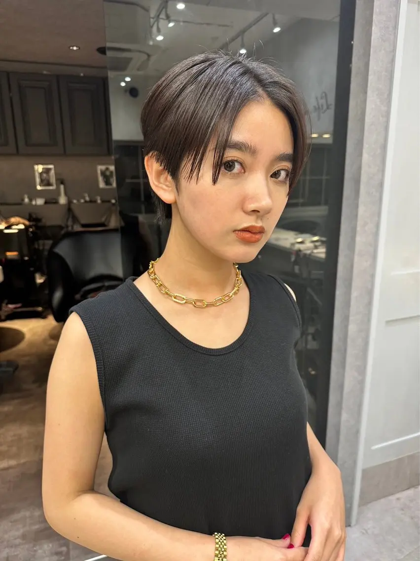 ショート レイヤー🤍 ベージュ🤍 聖奈のヘアスタイル