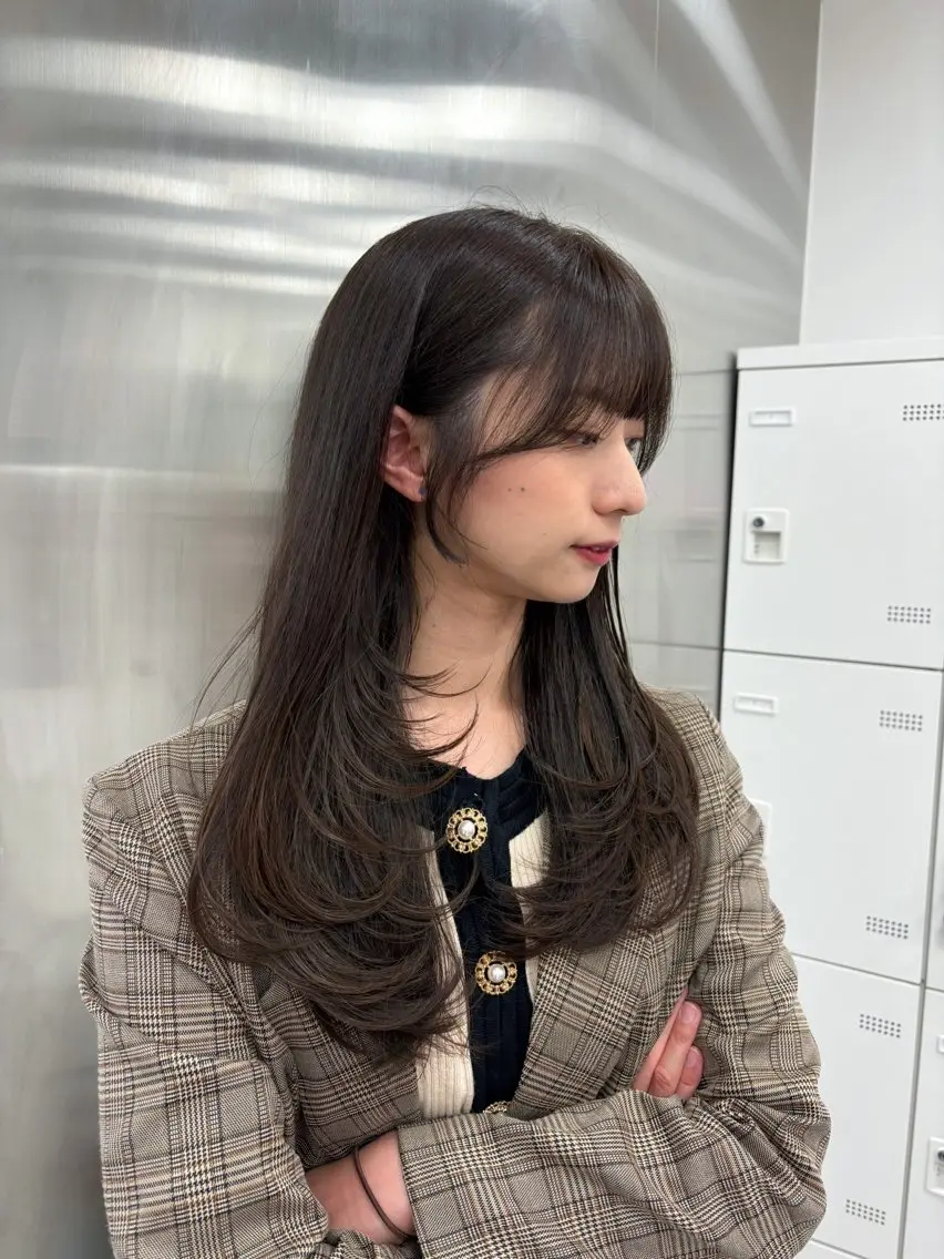 セミロング カラー 抜け感レイヤー︴ ニュアンスカラーのヘアスタイル