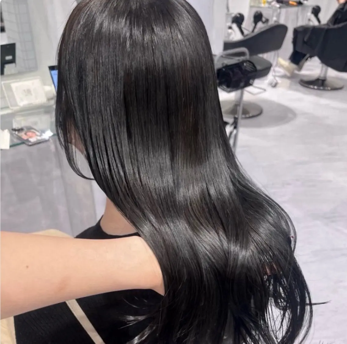 ロング カラー 🫧うる艶トレンド 🫧透明感カラーのヘアスタイル