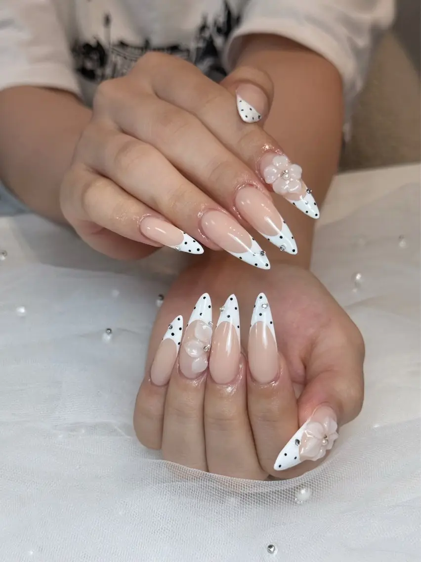 ネイル チークネイル ドット フレンチネイル グラデーション ハート ハンドネイル Julli NailStudioのネイルデザイン