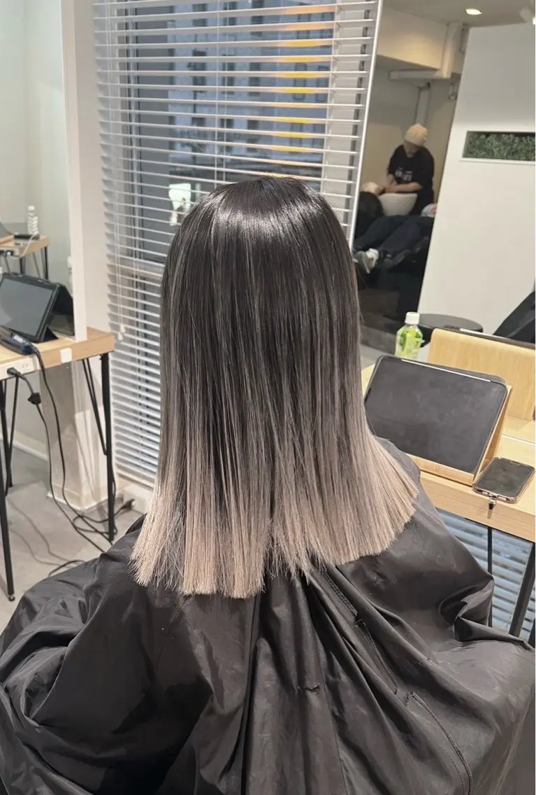 ミディアム カラー バレイヤージュ グレージュ レイヤーカット 指名数No.1 /NAOYAのヘアスタイル