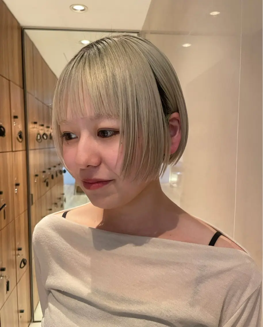 ショート カラー ハイトーンカラー ボブ カット ヘアカラー トリートメント レイヤー/縮毛矯正 🪄chihiroのヘアスタイル