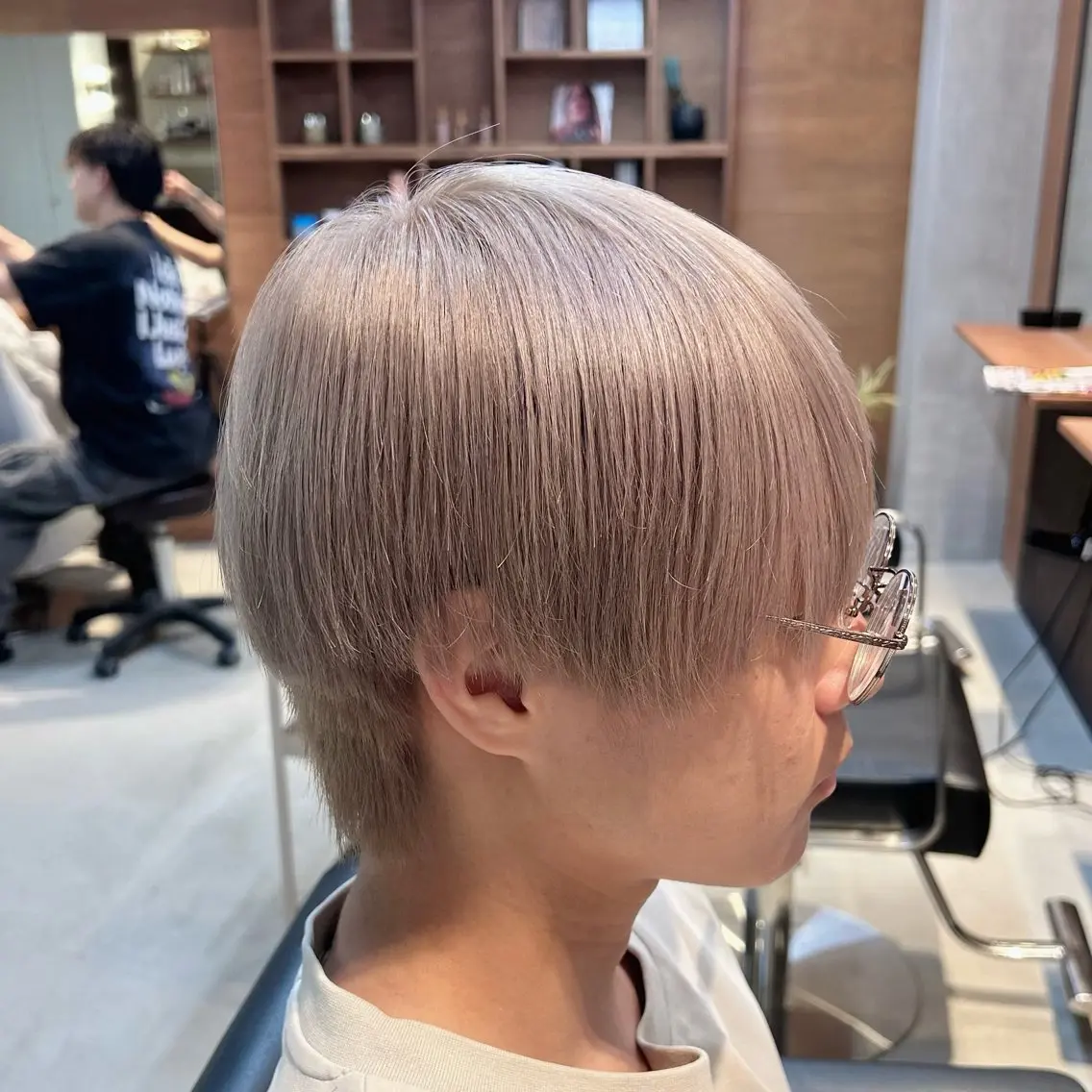 ショート カラー メンズ ベージュカラー ミルクティーベージュ ホワイトミルクティーベージュ メンズパーマ✨️村越 雄斗のヘアスタイル