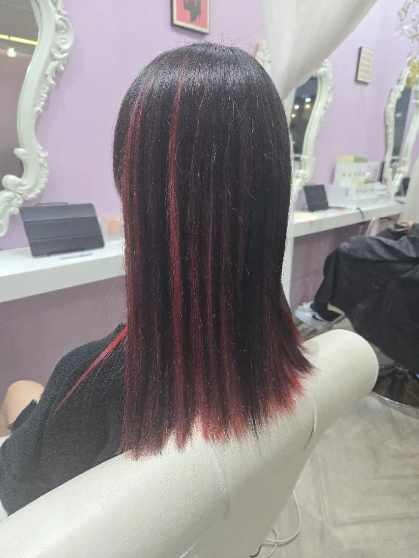 セミロング カラー インナーカラー レッドカラー ナカシマ  アユミのヘアスタイル