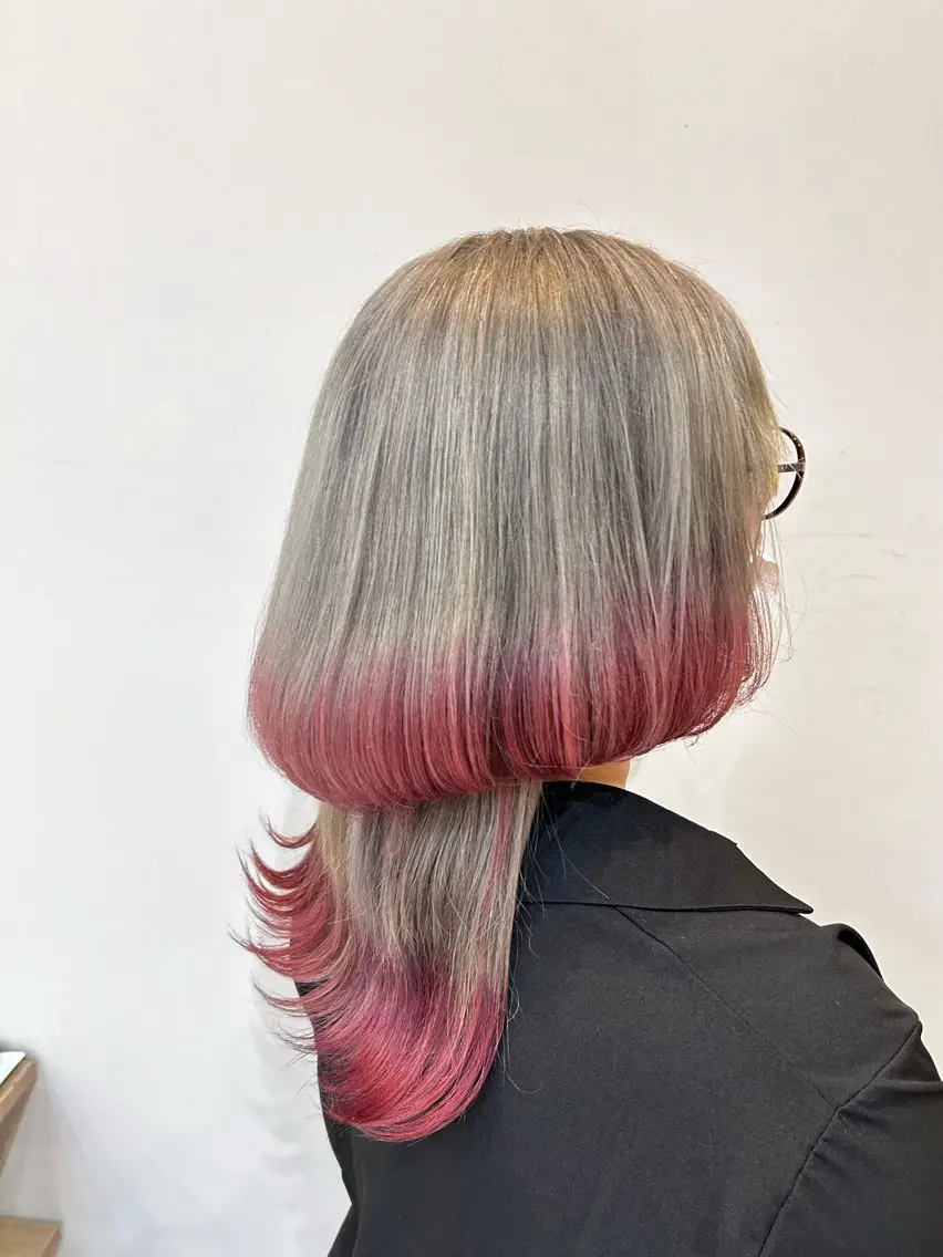 カラー ボルドーカラー シルバー 西郷 友菜のヘアスタイル