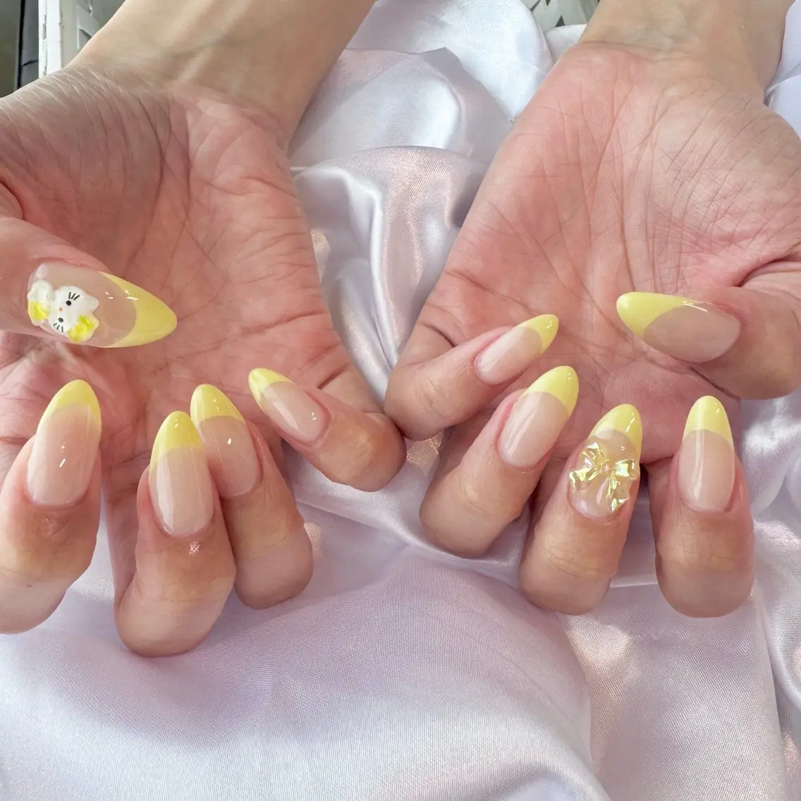 ネイル フレンチネイル 黄色 ハンドネイル nail salon e'mu💐のネイルデザイン