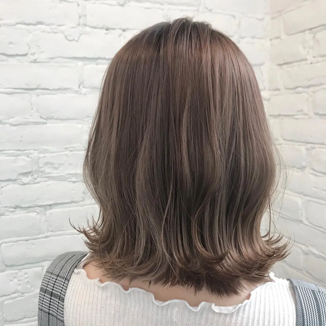 ミディアム カラー いけだ ひかり ハイライトくびれヘアのヘアスタイル
