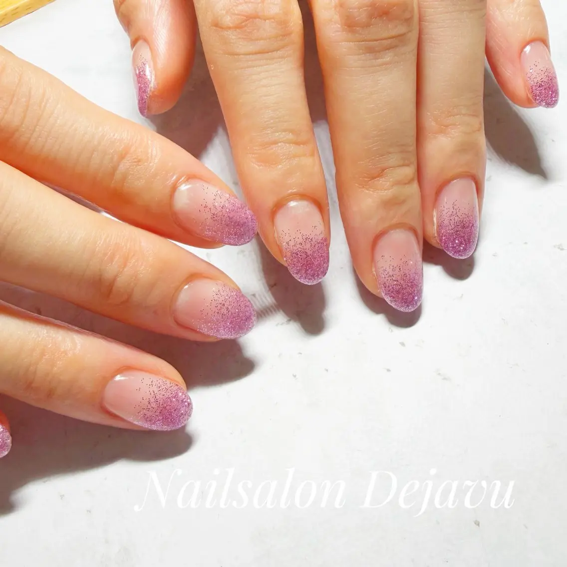 ネイル グラデーション ラメ(グリッター) ラメグラデーション ハンドネイル Nail salon Dejavu 🌿のネイルデザイン